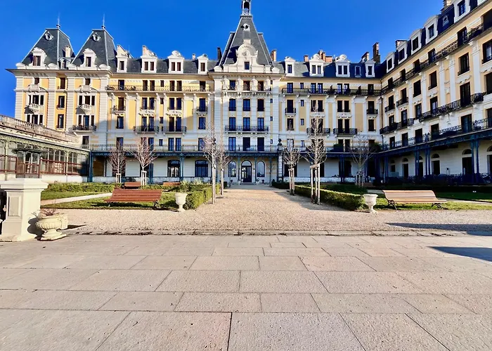 Appartement Bourgeois Avec Terrasse Et Vue Lac