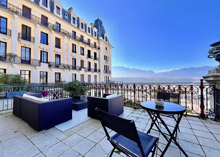 Appartement Bourgeois Avec Terrasse Et Vue Lac