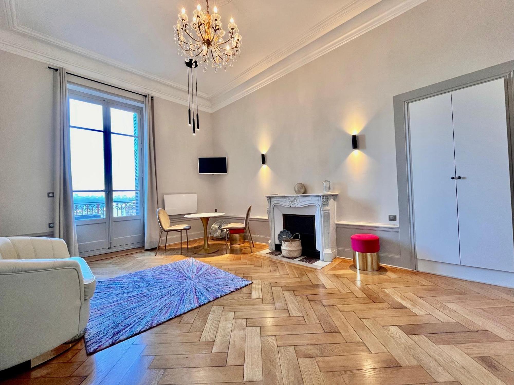 Apartment Bourgeois Avec Terrasse Et Vue *