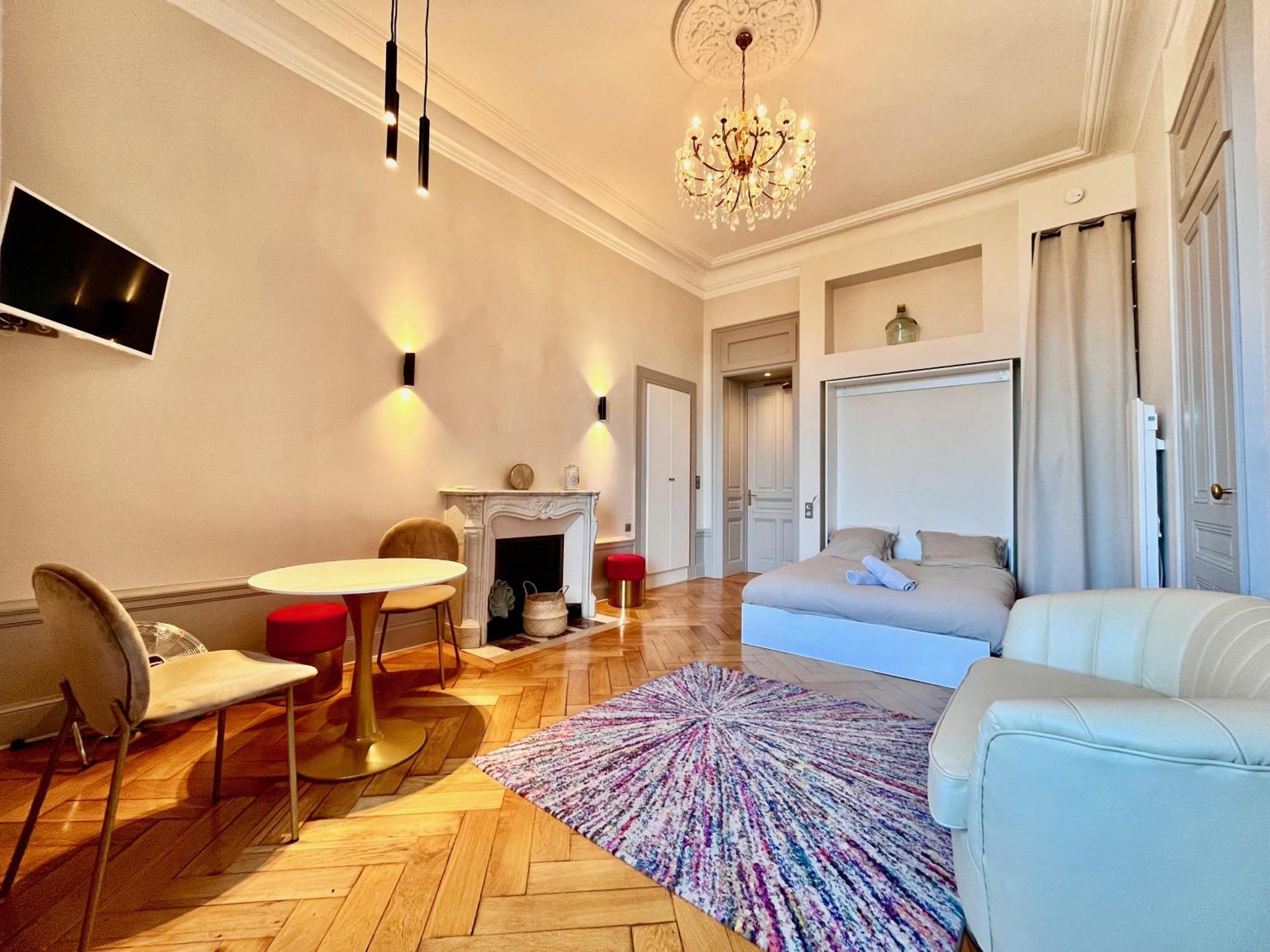 Apartment Bourgeois Avec Terrasse Et Vue